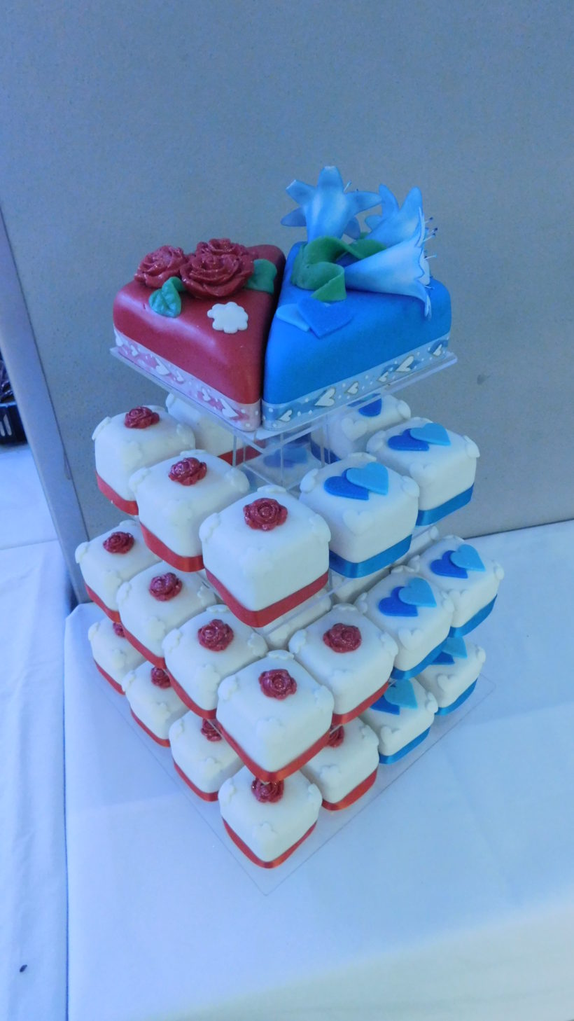 Skládaný dortík - červeno-modrý 1